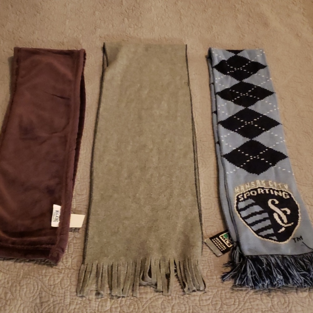 🎉 Scarves - Picture 2 of 4